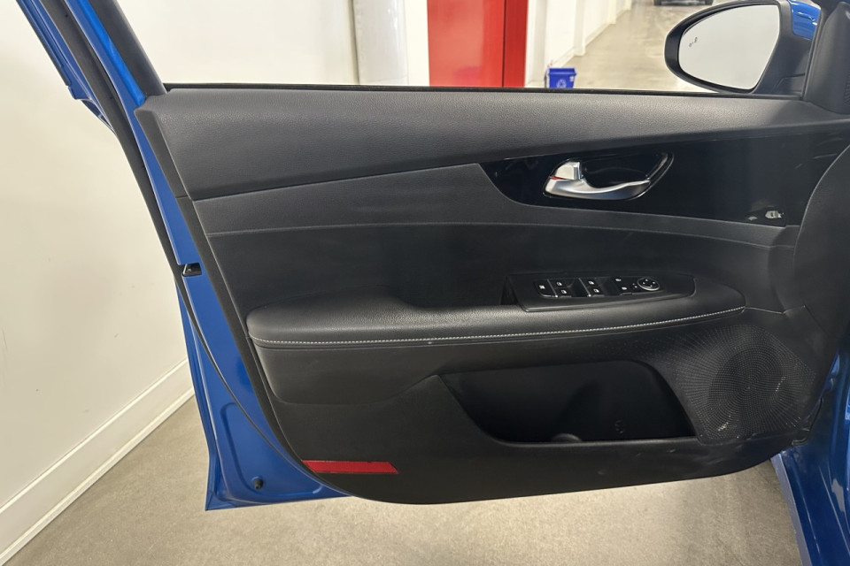 2021 Kia Forte - Image 12