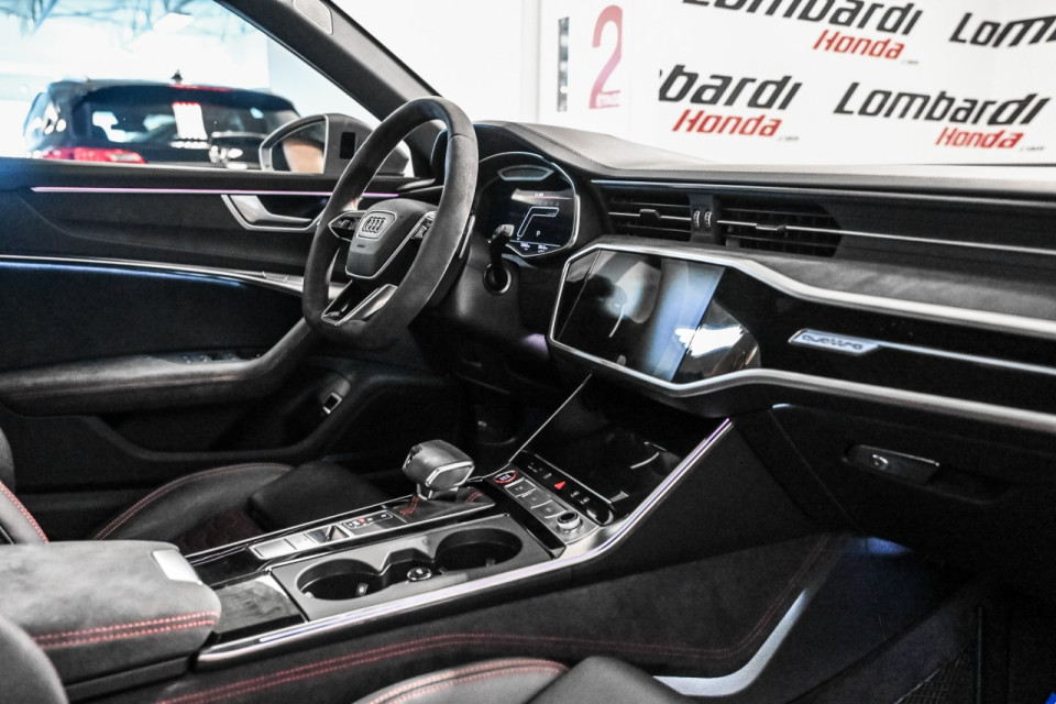 2024 Audi RS6 - Image 30