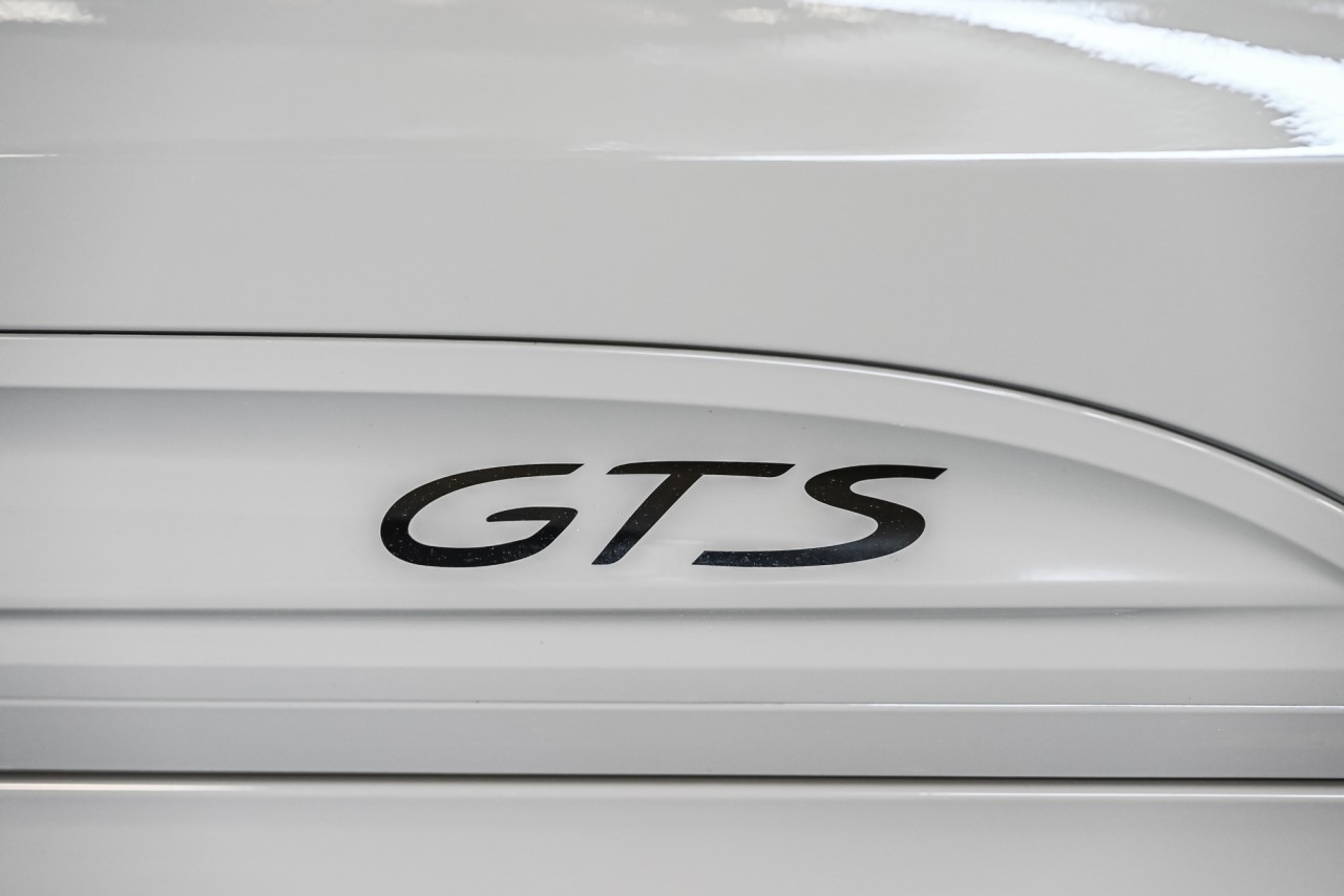 2025 Porsche Macan - Image 4