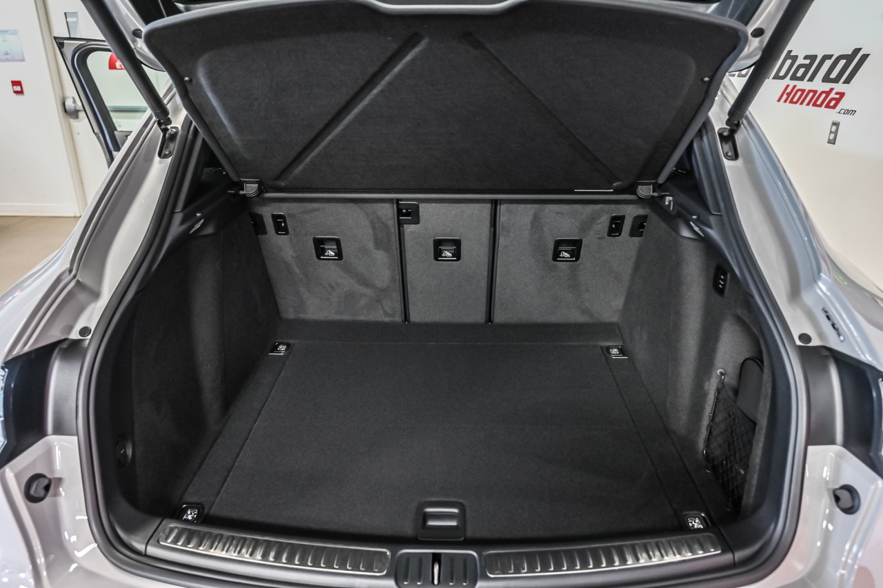 2025 Porsche Macan - Image 8