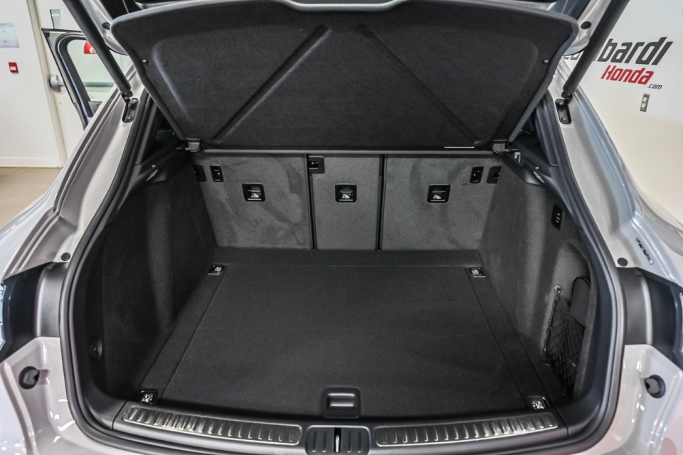 2025 Porsche Macan - Image 8