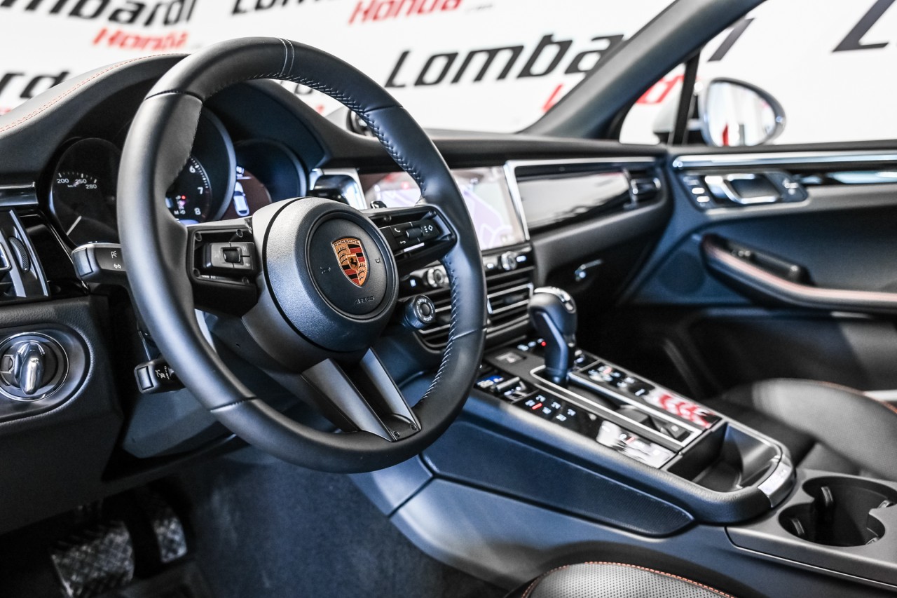 2025 Porsche Macan - Image 13