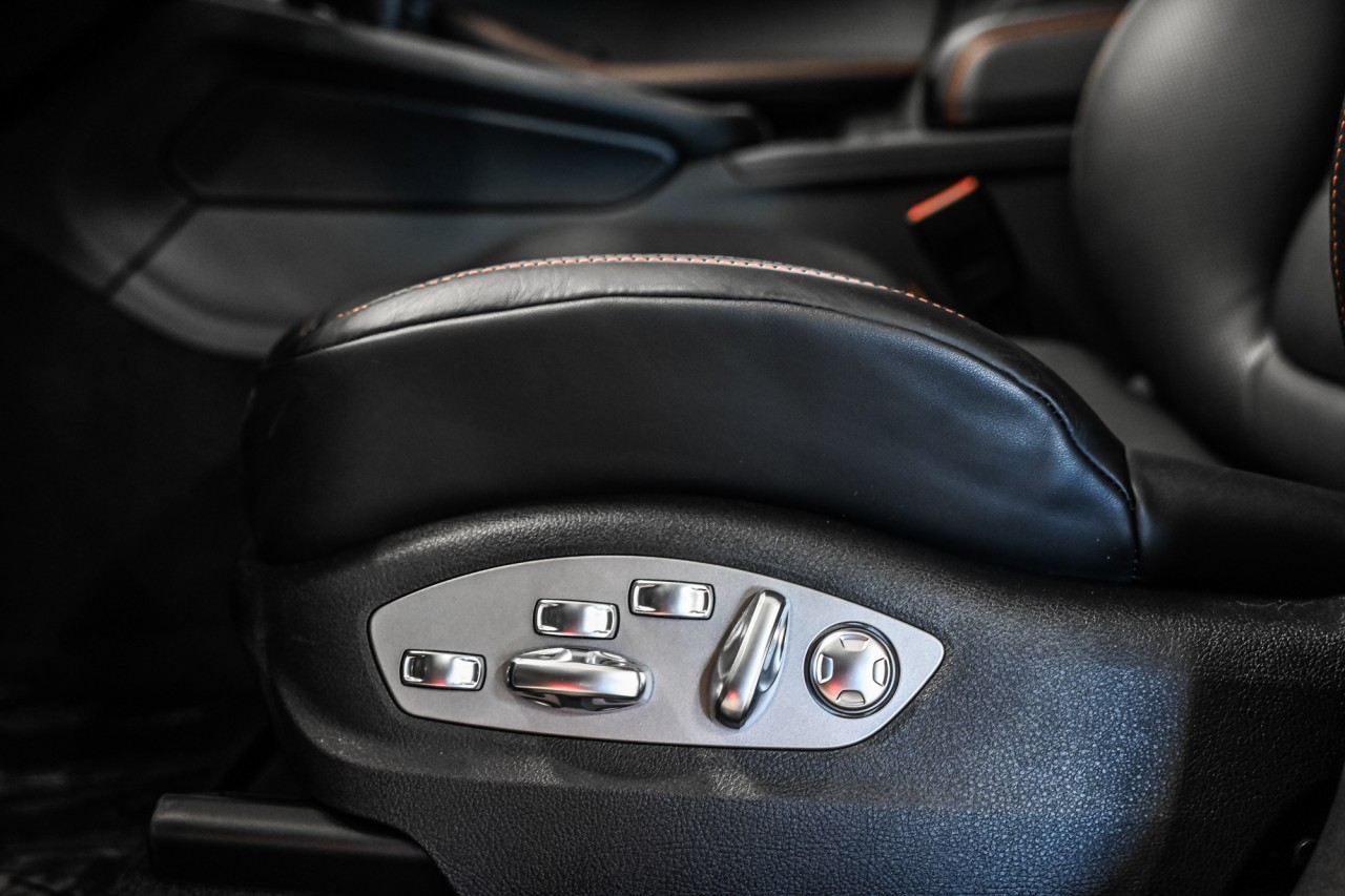 2025 Porsche Macan - Image 14