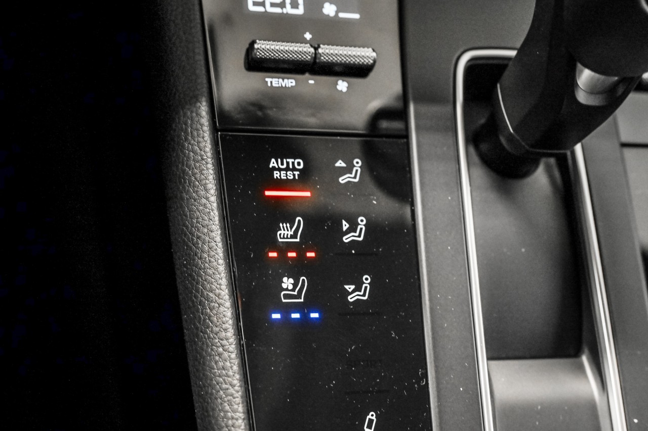 2025 Porsche Macan - Image 20