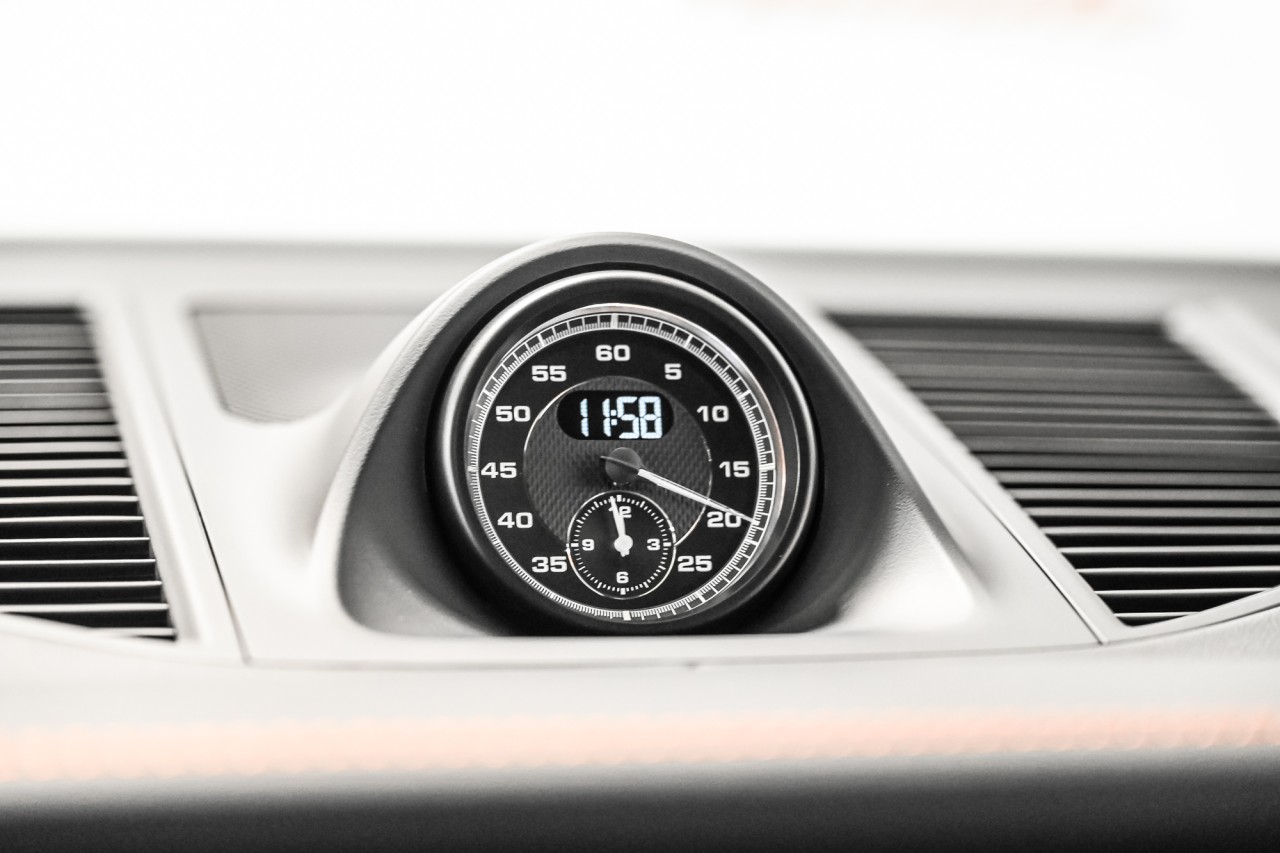 2025 Porsche Macan - Image 26