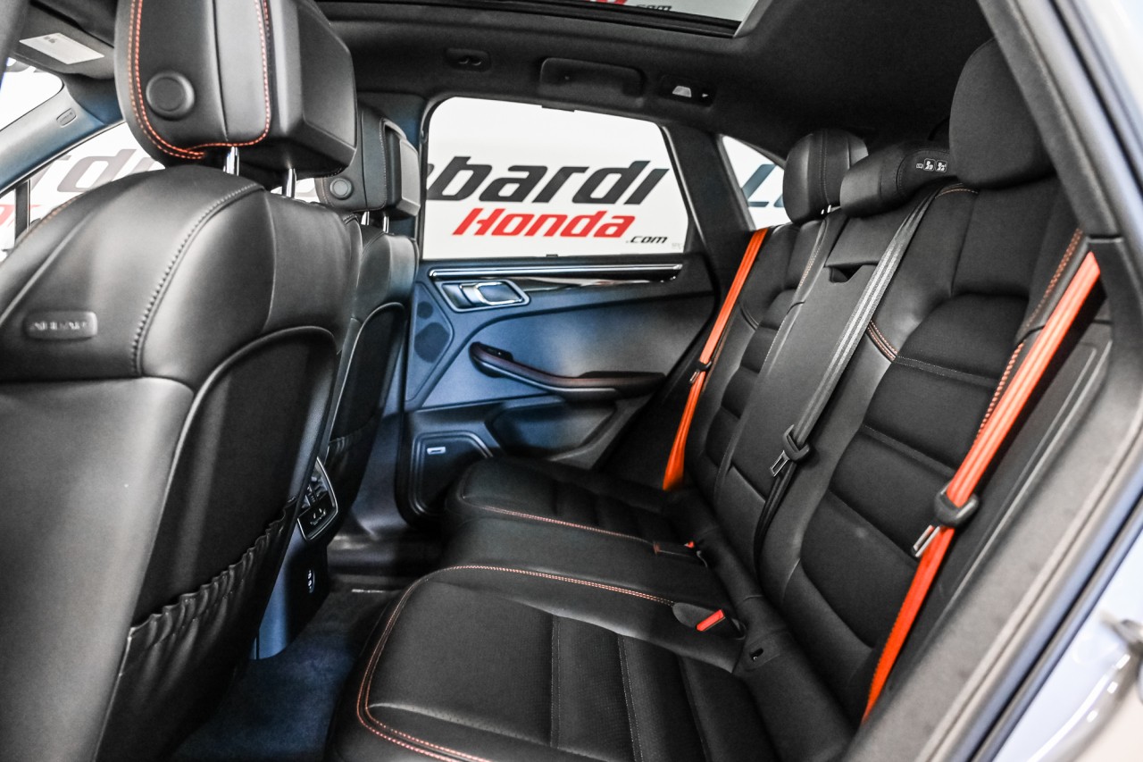 2025 Porsche Macan - Image 27