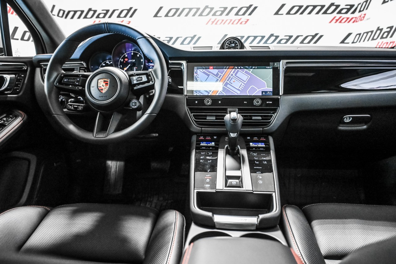 2025 Porsche Macan - Image 28