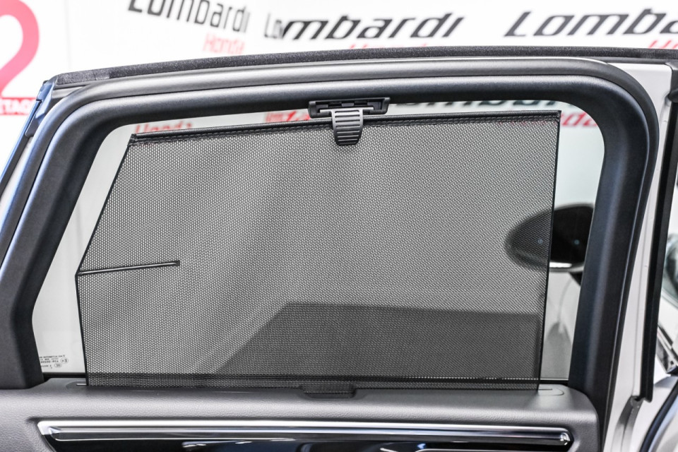 2025 Porsche Macan - Image 29