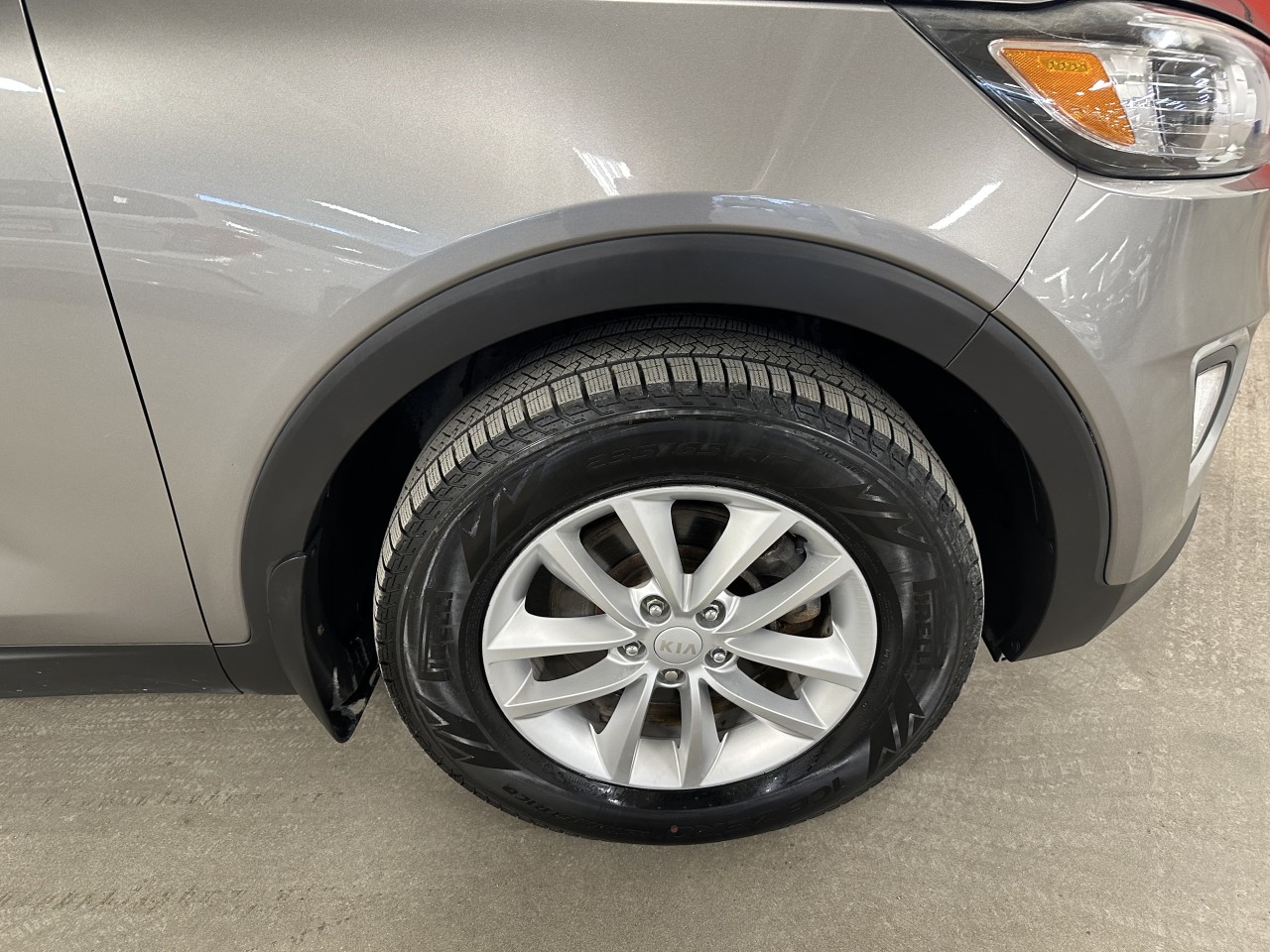 2017 Kia Sorento - Image 6