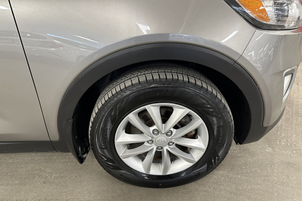 2017 Kia Sorento - Image 6