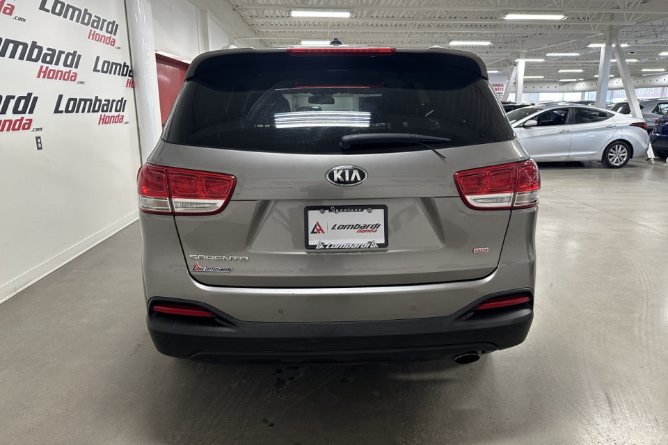 2017 Kia Sorento - Image 10