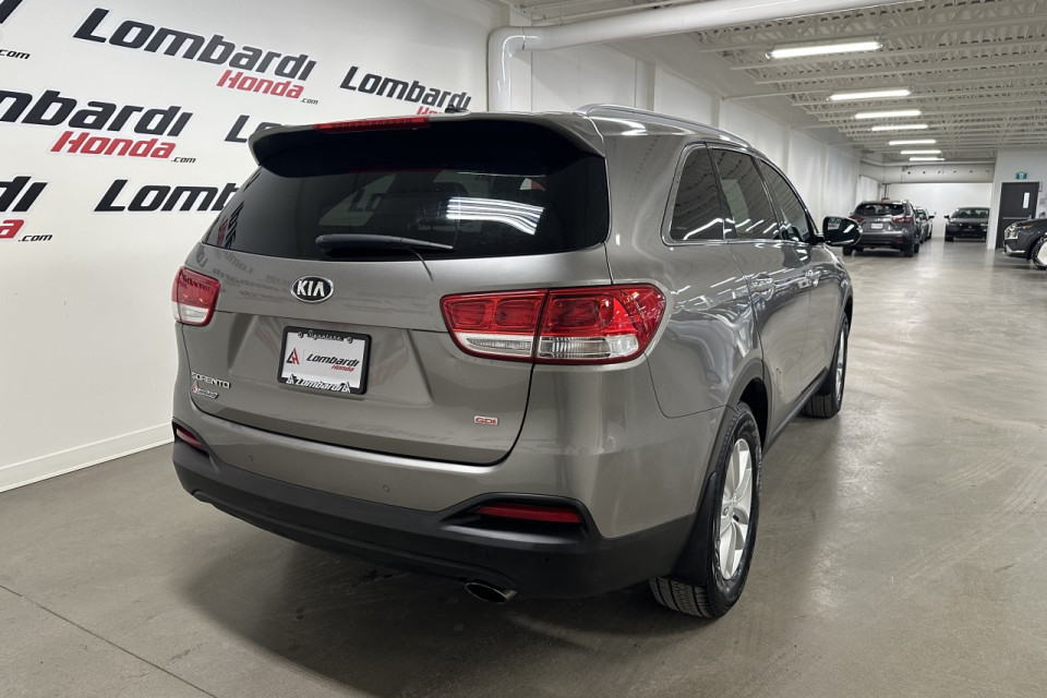 2017 Kia Sorento - Image 8