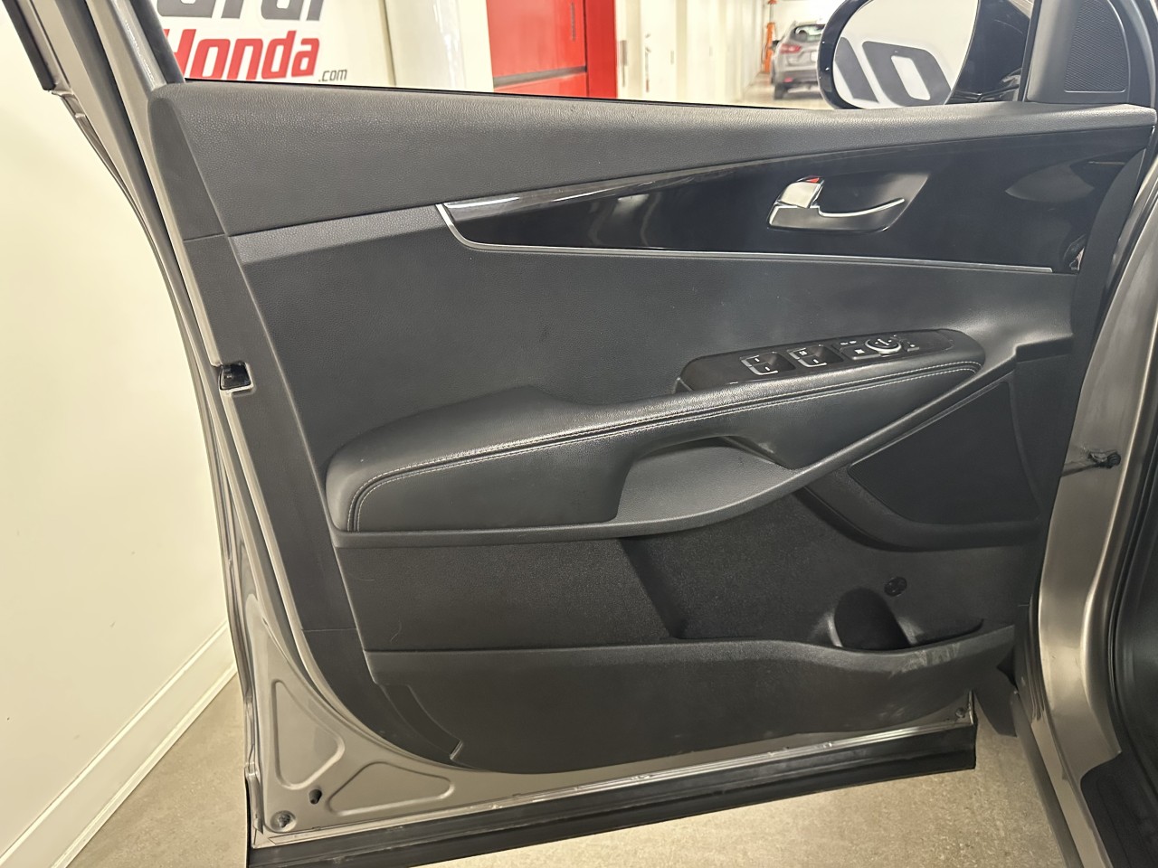 2017 Kia Sorento - Image 12