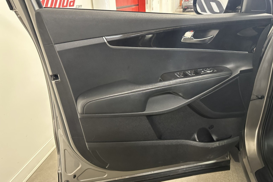 2017 Kia Sorento - Image 12