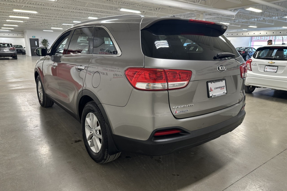 2017 Kia Sorento - Image 11