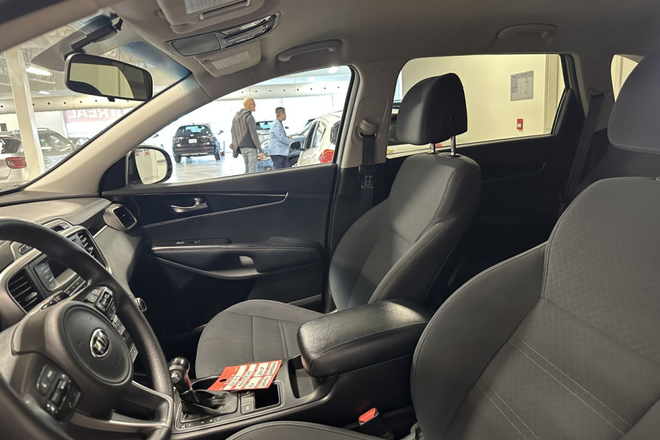 2017 Kia Sorento - Image 13