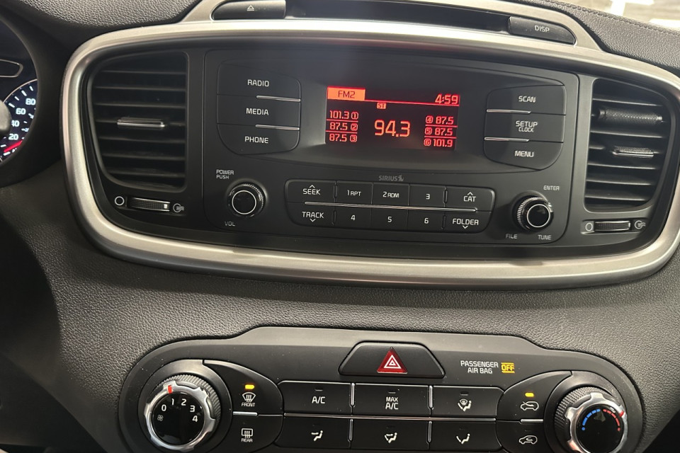 2017 Kia Sorento - Image 18