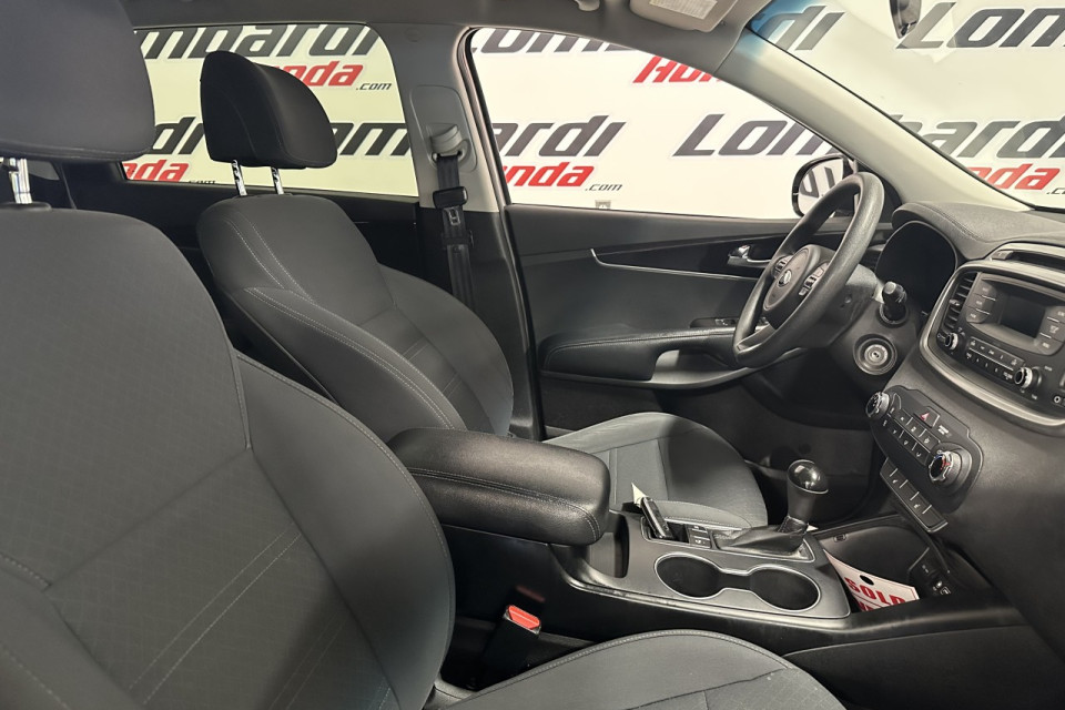 2017 Kia Sorento - Image 21
