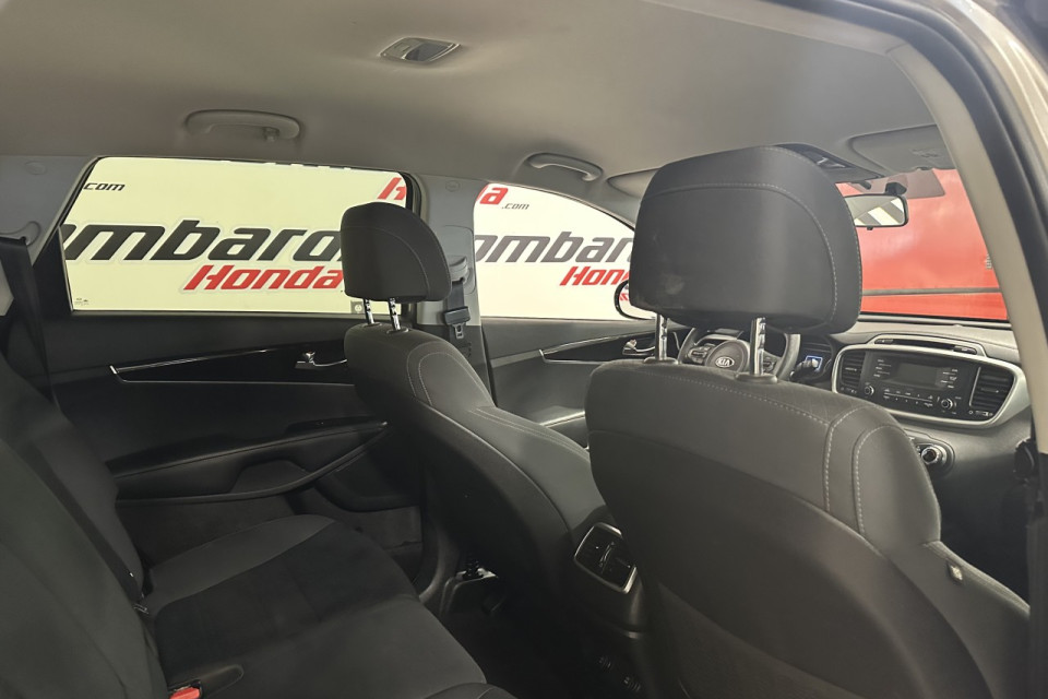 2017 Kia Sorento - Image 22