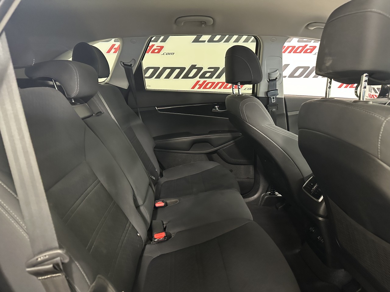 2017 Kia Sorento - Image 23