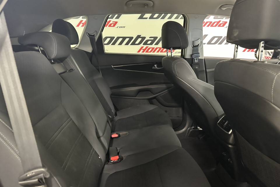 2017 Kia Sorento - Image 23