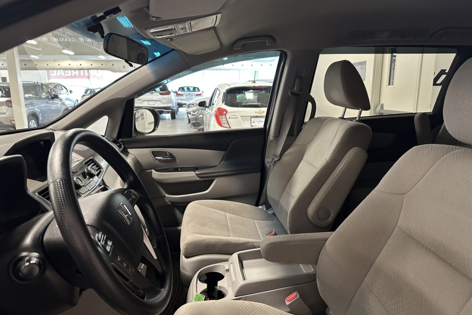 2017 Honda Odyssey - Image 11