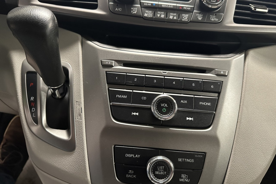 2017 Honda Odyssey - Image 20