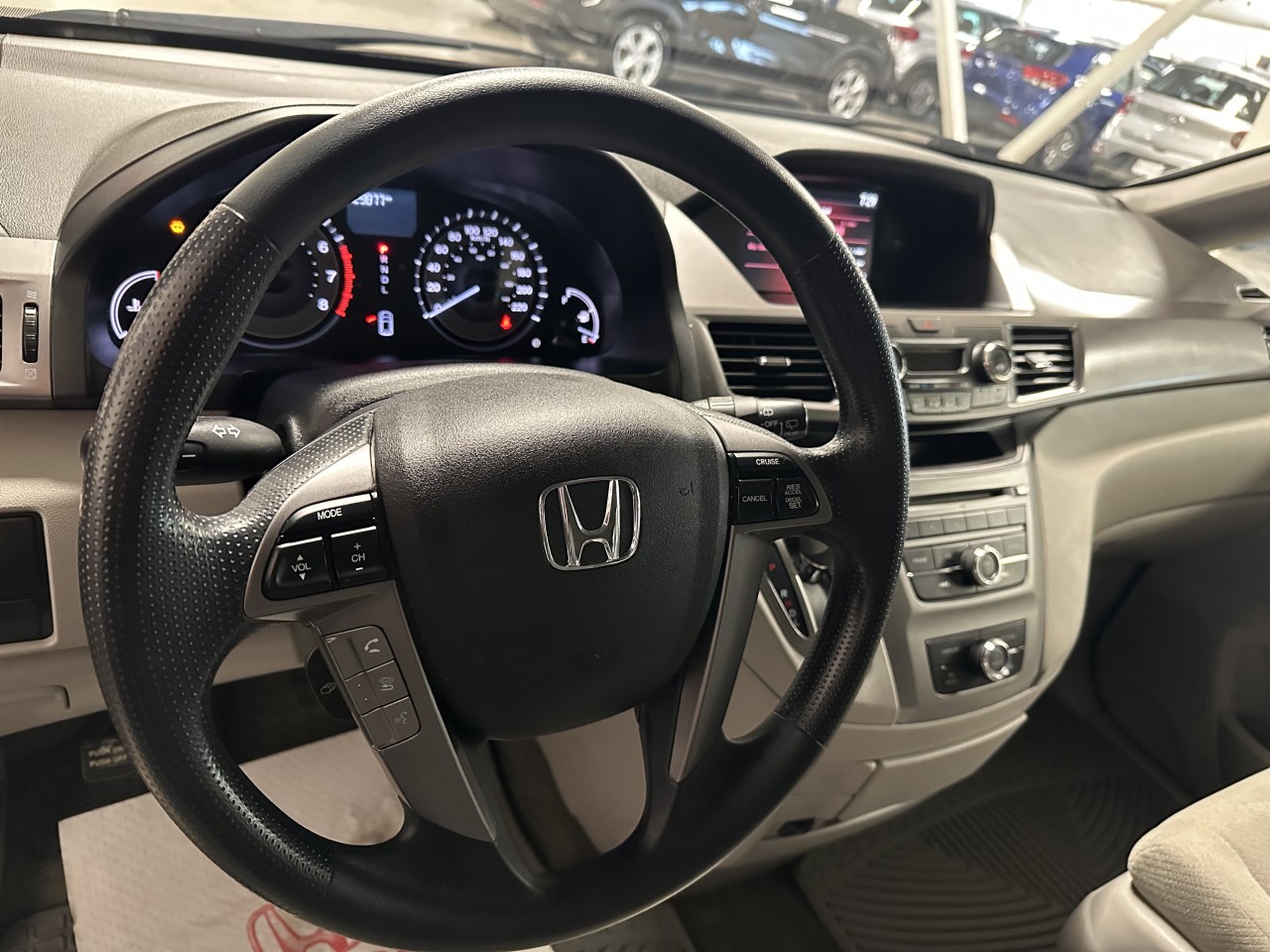 2017 Honda Odyssey - Image 22