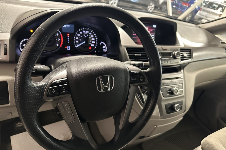 2017 Honda Odyssey - Image 22