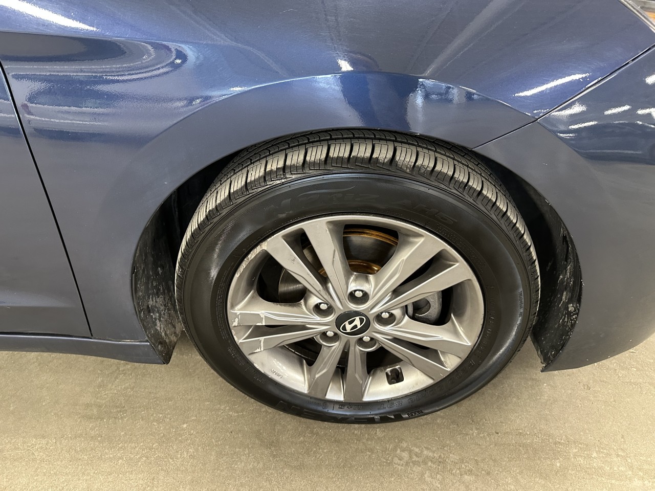 2019 Hyundai Elantra - Image 5