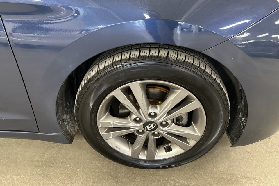 2019 Hyundai Elantra - Image 5