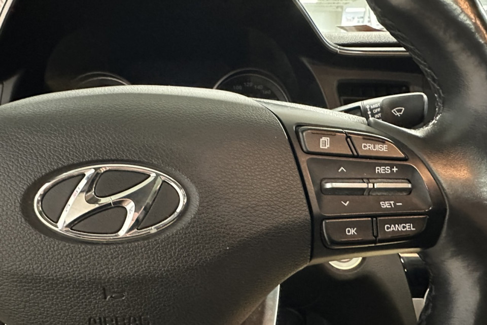 2019 Hyundai Elantra - Image 14