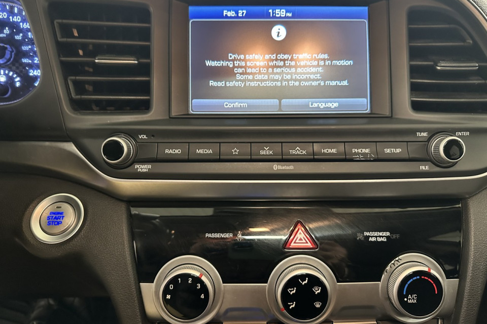 2019 Hyundai Elantra - Image 15