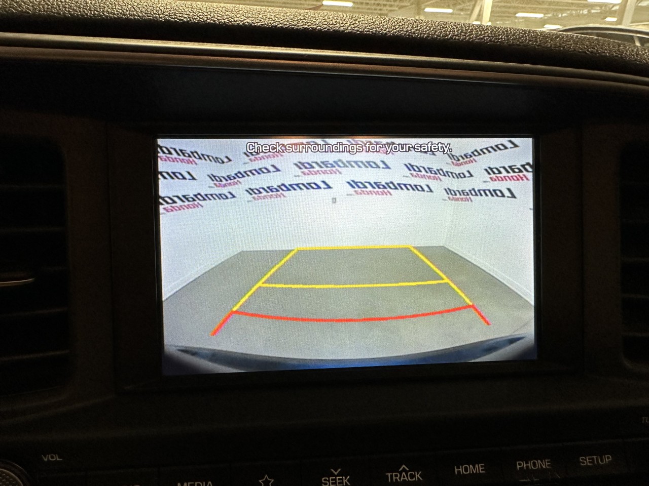 2019 Hyundai Elantra - Image 17