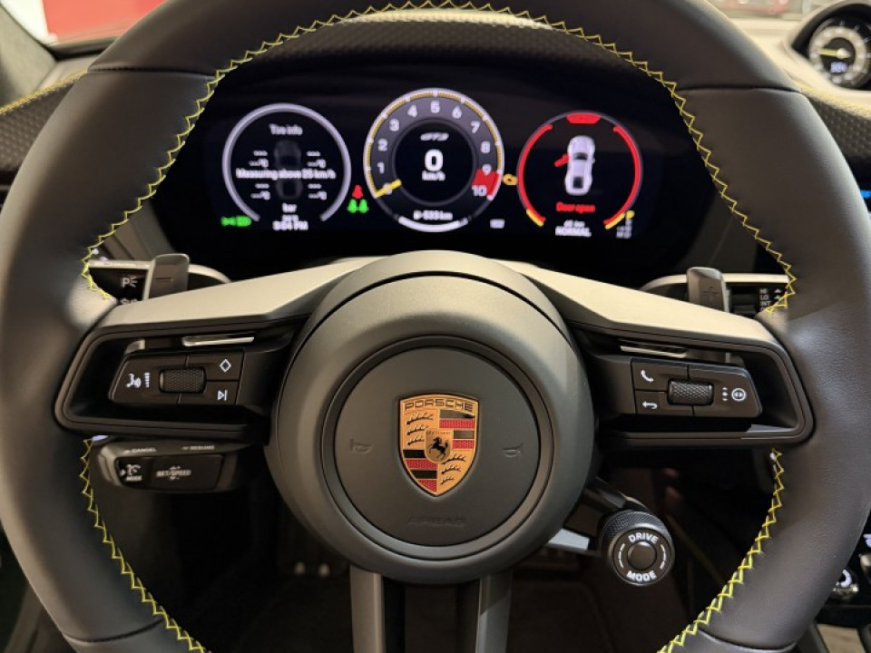 2026 Porsche 911 - Image 17