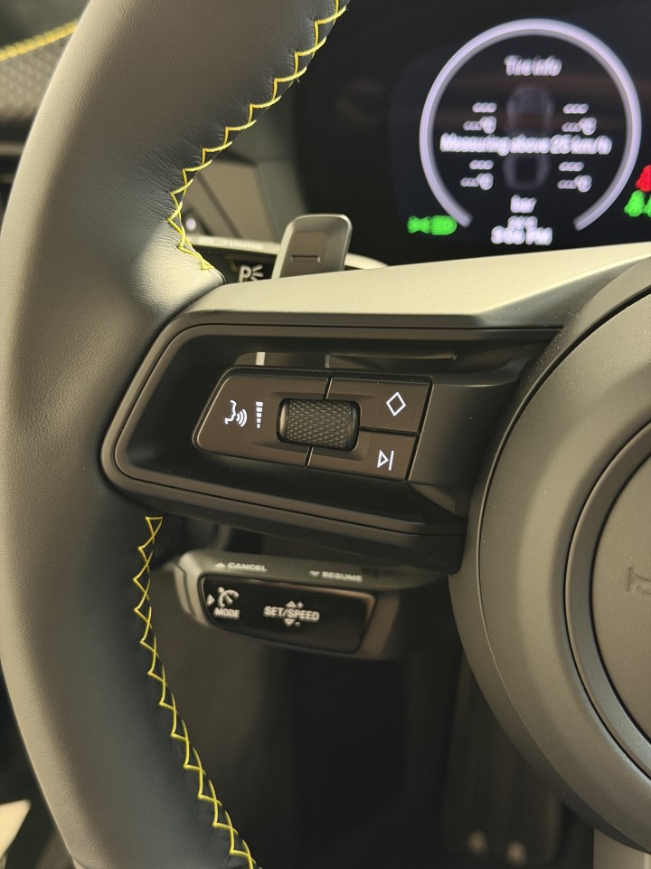 2026 Porsche 911 - Image 27
