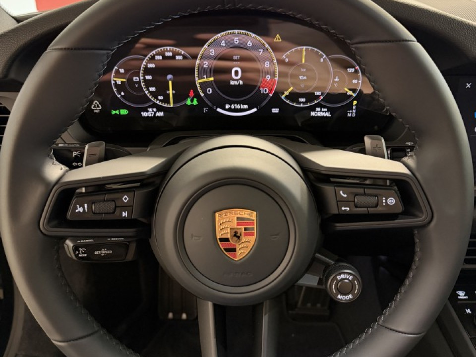2026 Porsche 911 - Image 13