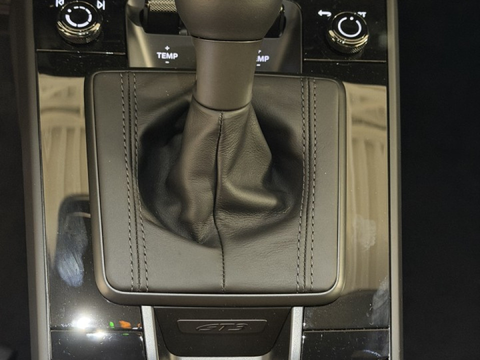2026 Porsche 911 - Image 14