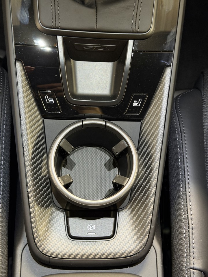 2026 Porsche 911 - Image 15