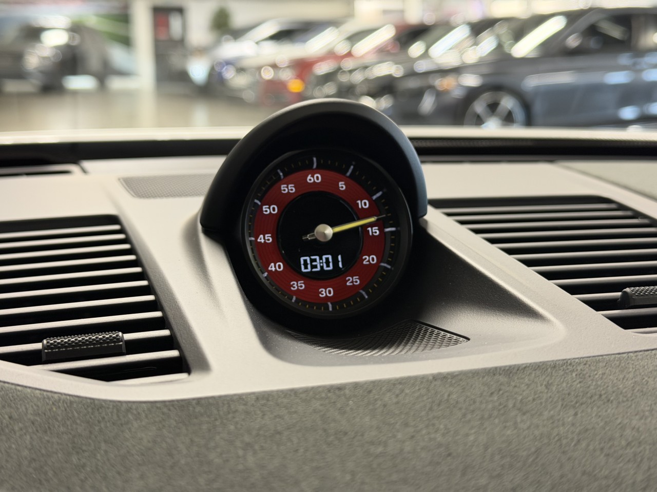 2025 Porsche 911 - Image 11