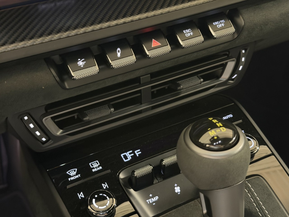 2025 Porsche 911 - Image 12