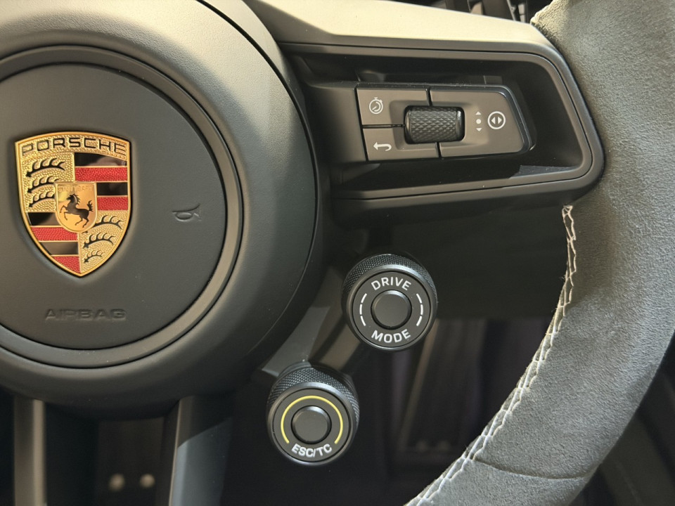 2025 Porsche 911 - Image 14