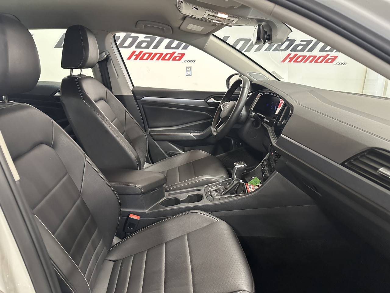 2024 Volkswagen Jetta - Image 21