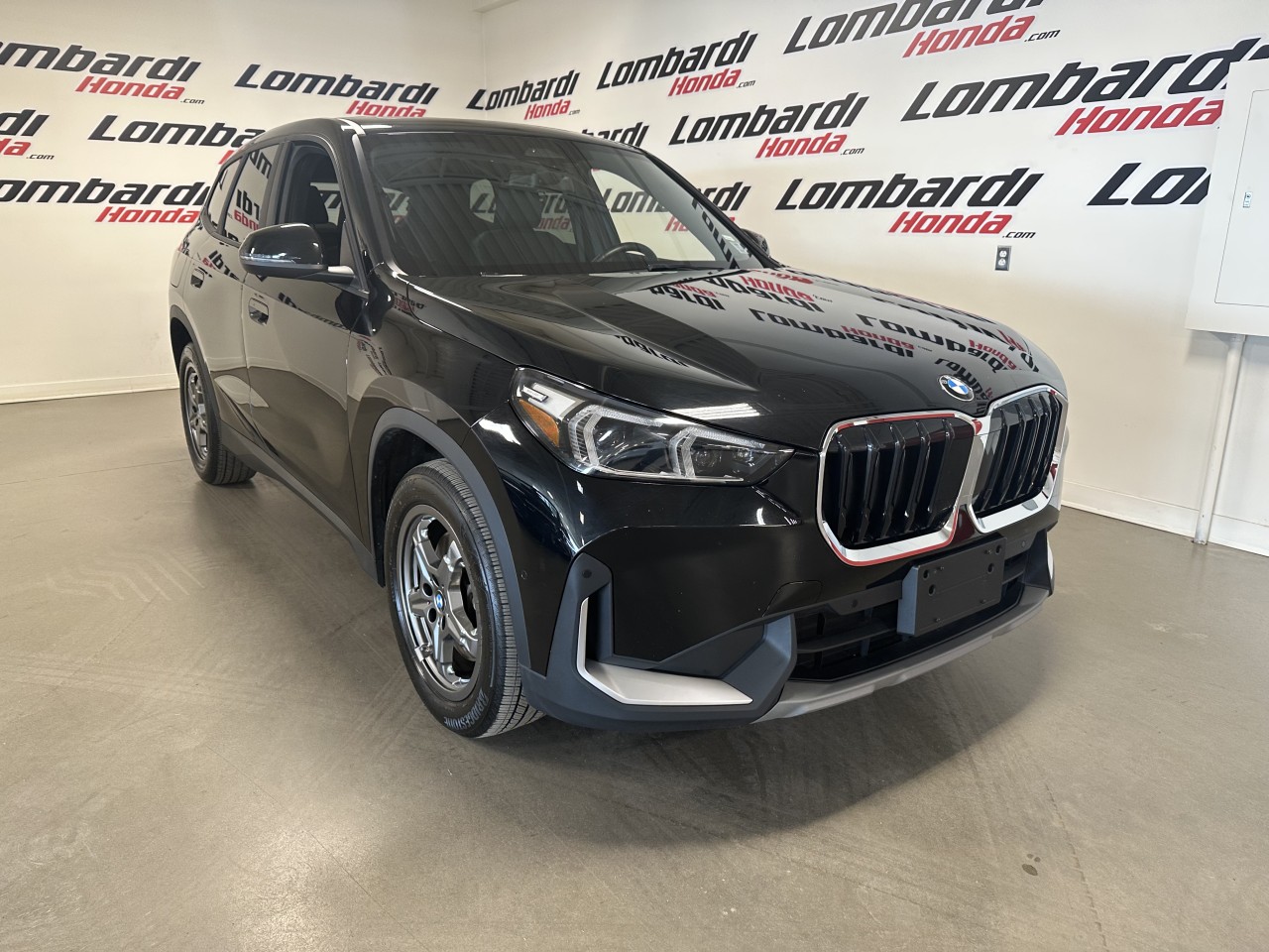 2025 BMW X1 - Image 18