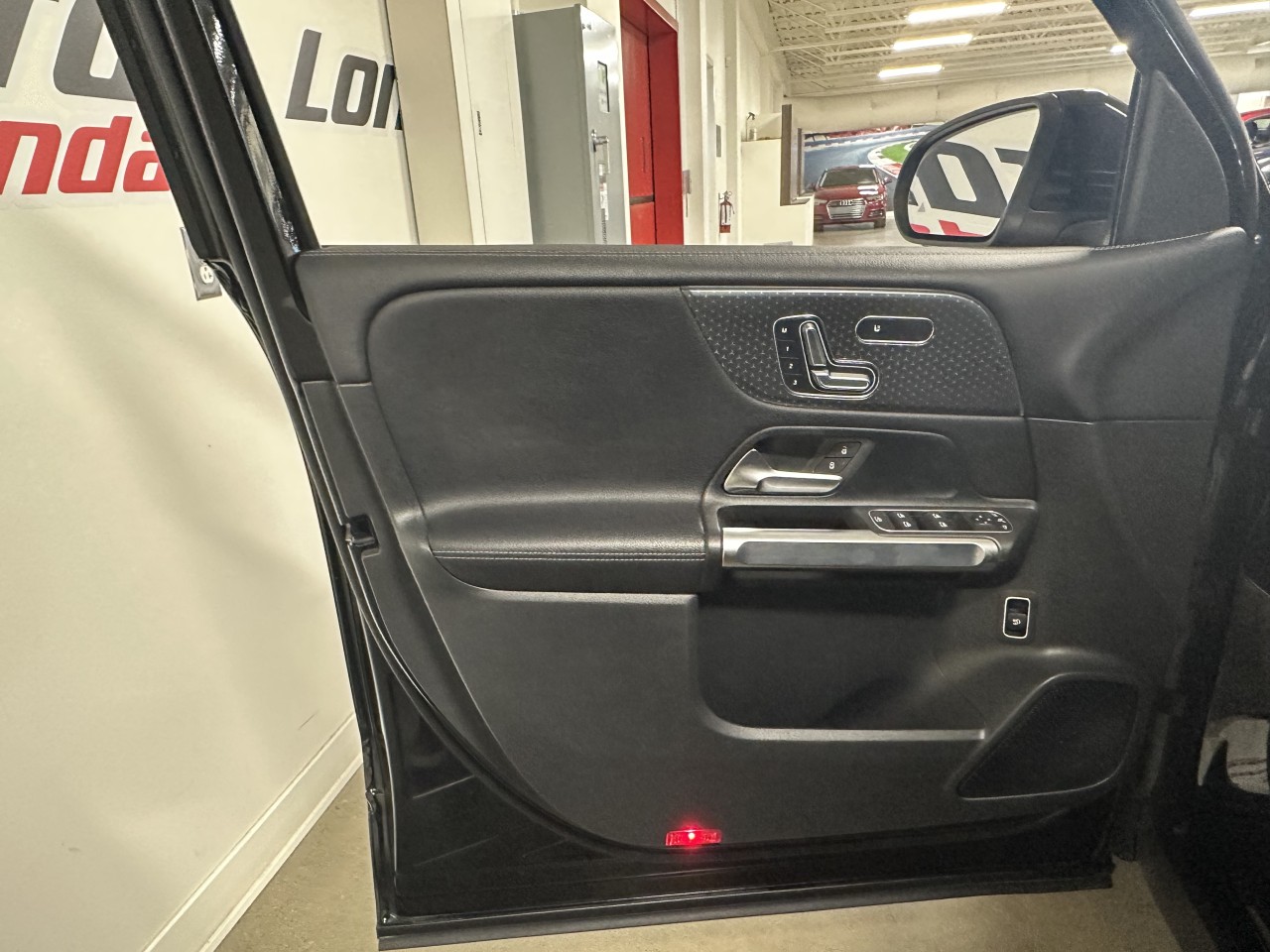 2024 Mercedes-Benz GLB - Image 7