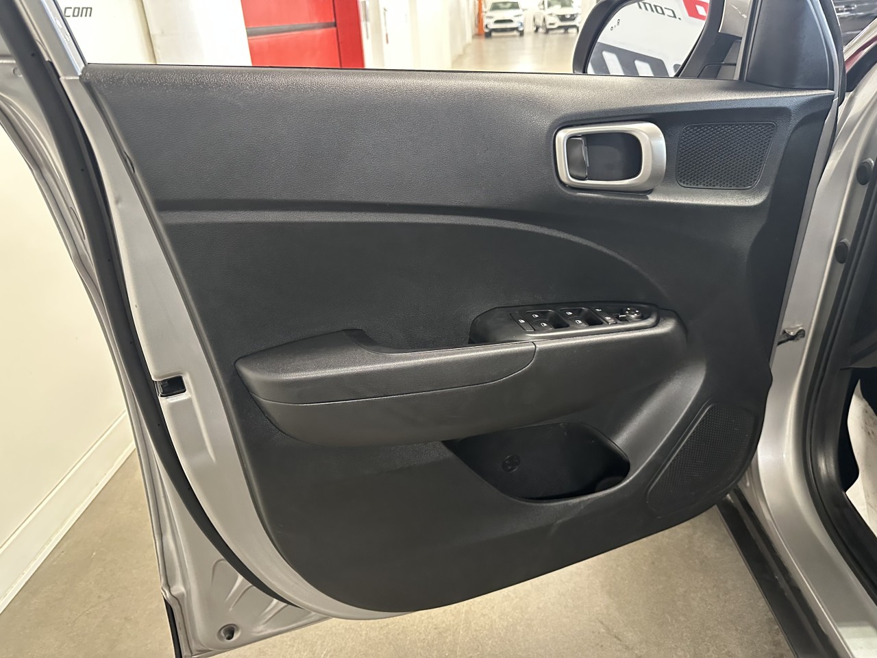 2024 Hyundai Venue - Image 12