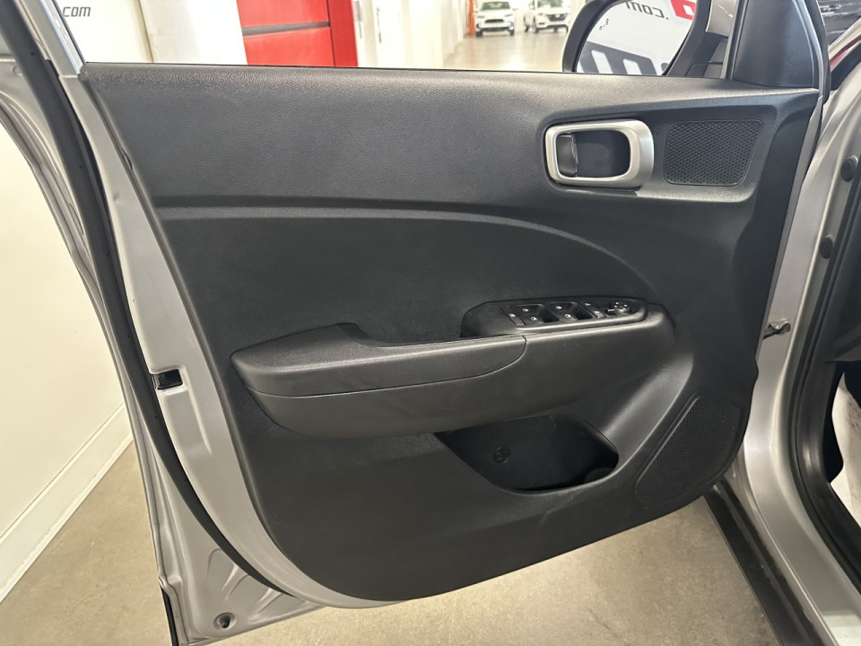 2024 Hyundai Venue - Image 12